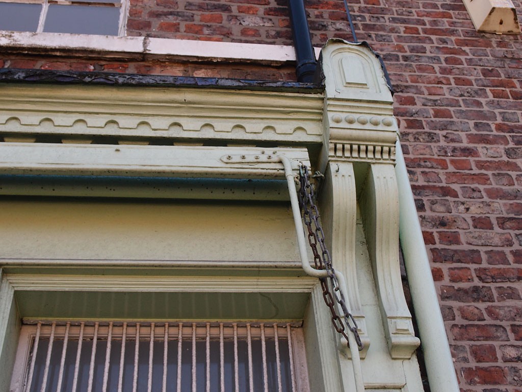 Detail of 19th century shopfront, 34 Clarence Street, April 2018