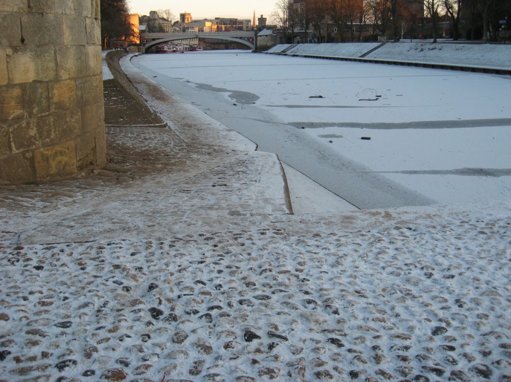 Frozen river, 25 Dec 2010