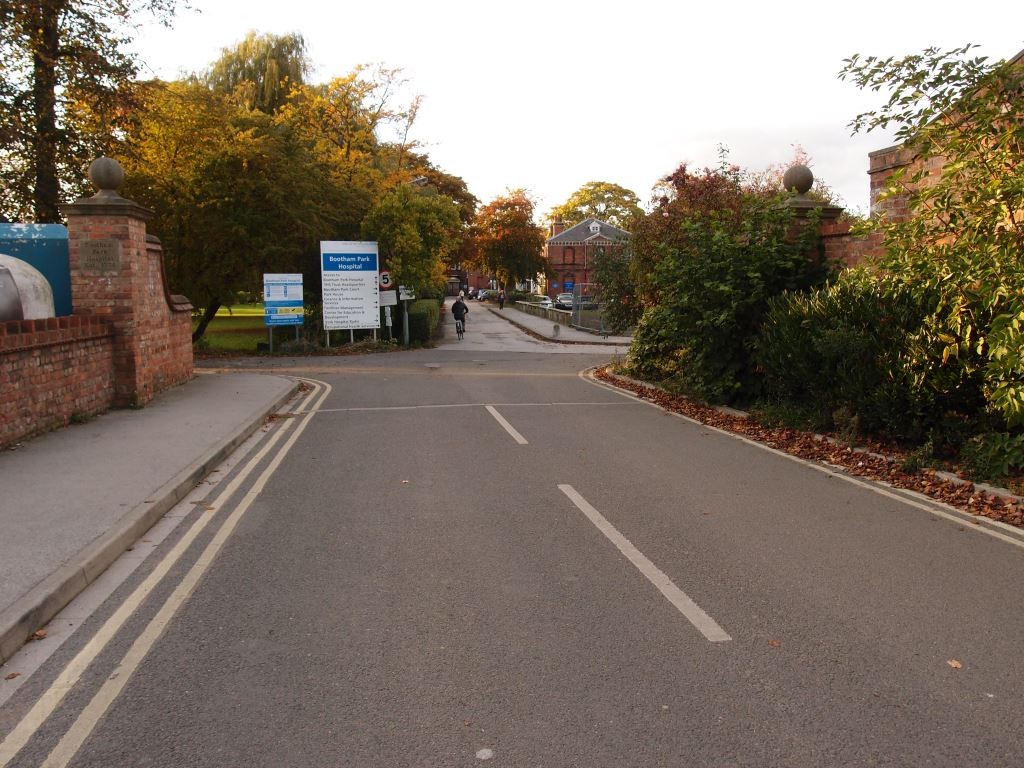 Entrance to Bootham Park and Groves Chapel car parking
