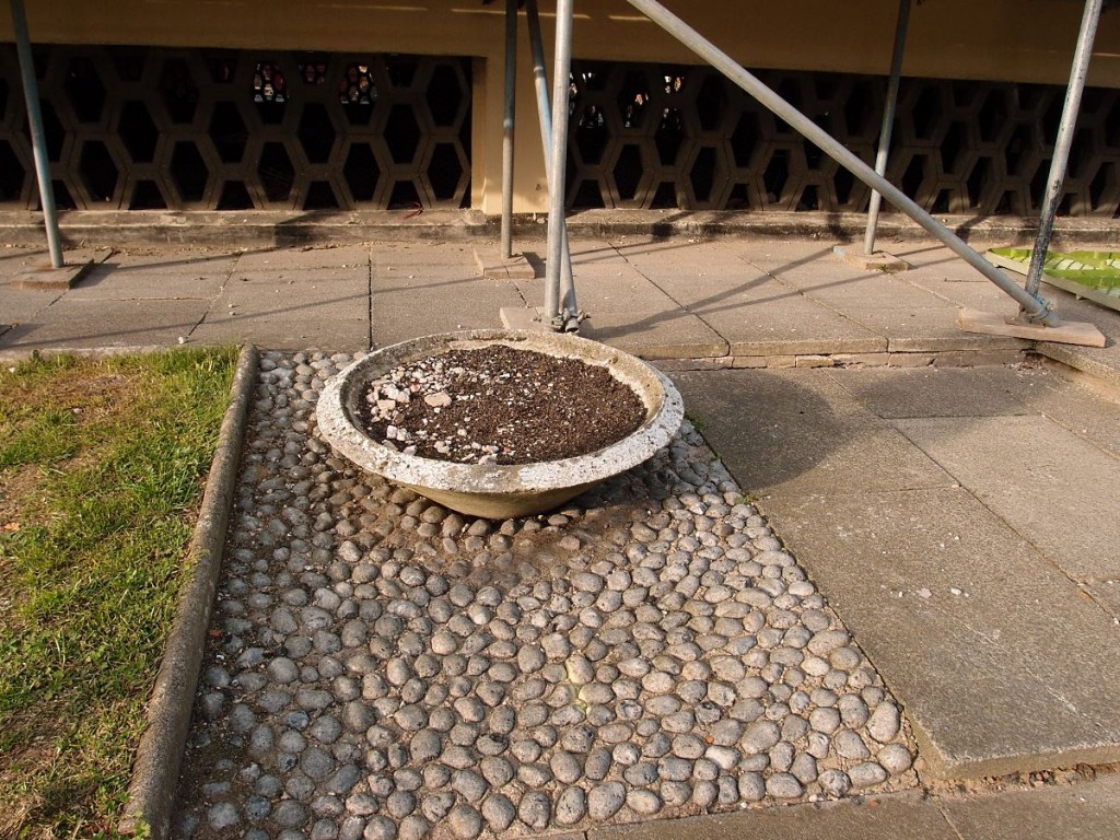 Concrete planter and cobbles