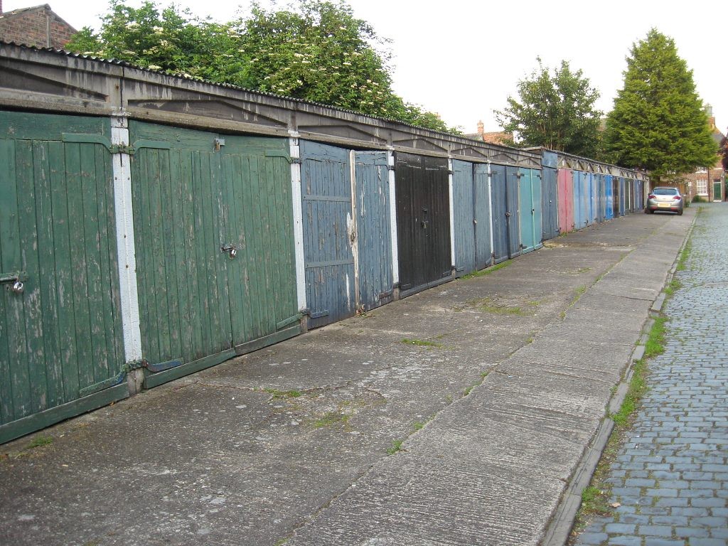 shaws-terrace-garages-3-250612-1024