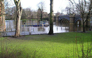 Flooded Ouse at Skeldergate Bridge