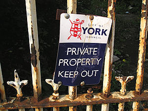 Council sign on old rusty gates – Moss St depot