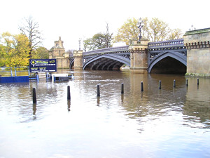 Floods by Skeldergate Bridge